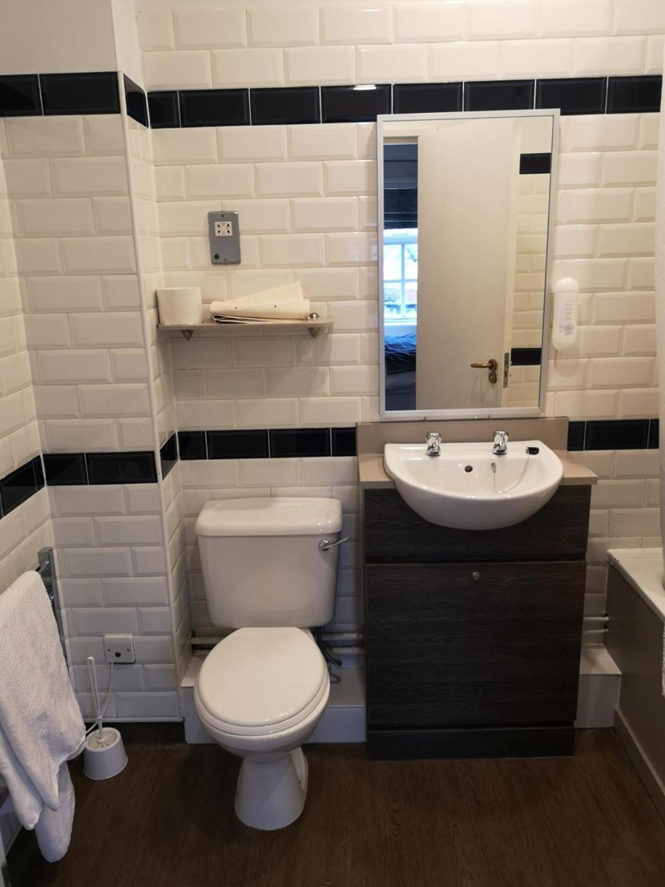 The Brocket Arms Wetherspoon Hotel Wigan Buitenkant foto