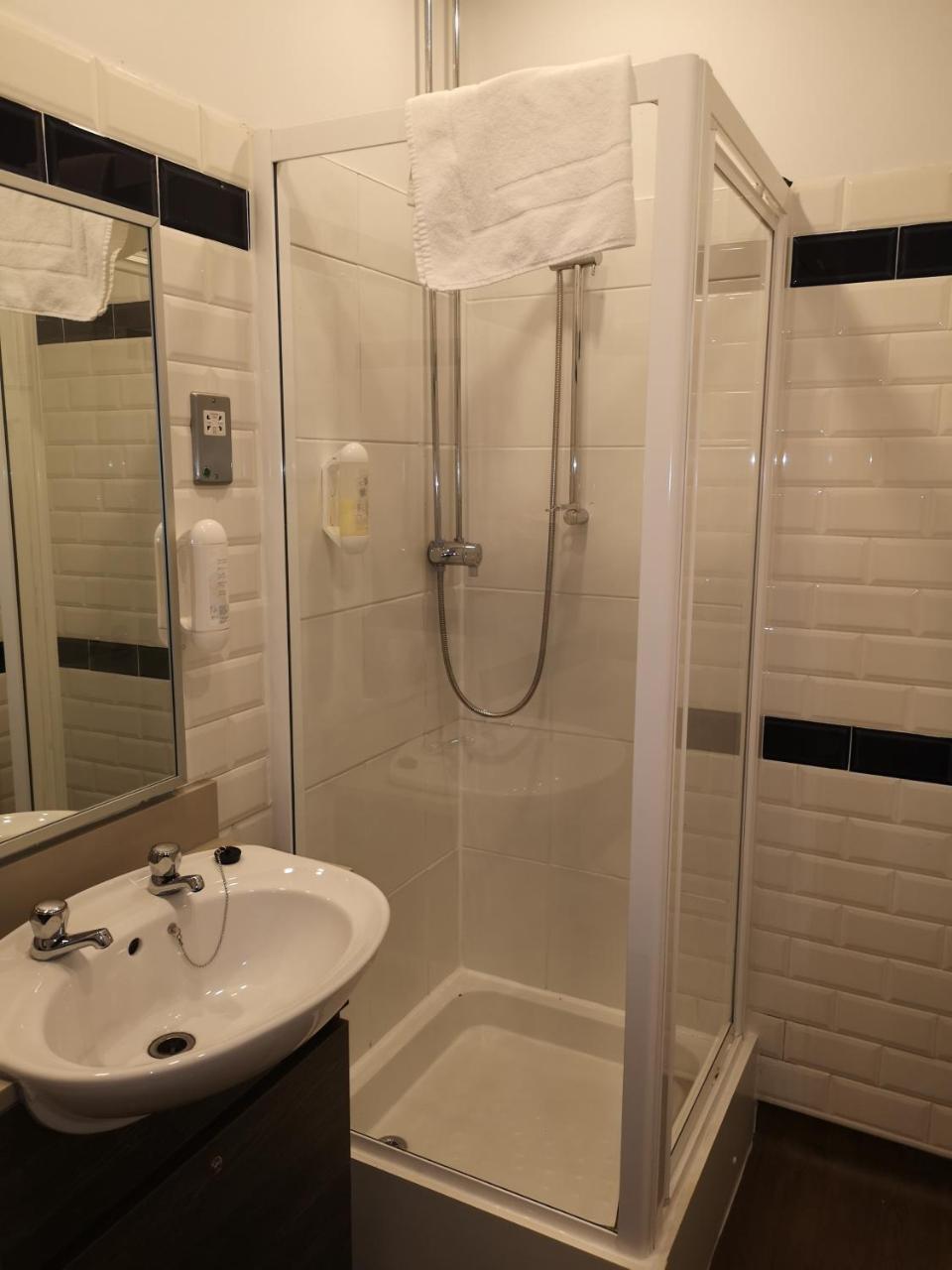 The Brocket Arms Wetherspoon Hotel Wigan Buitenkant foto
